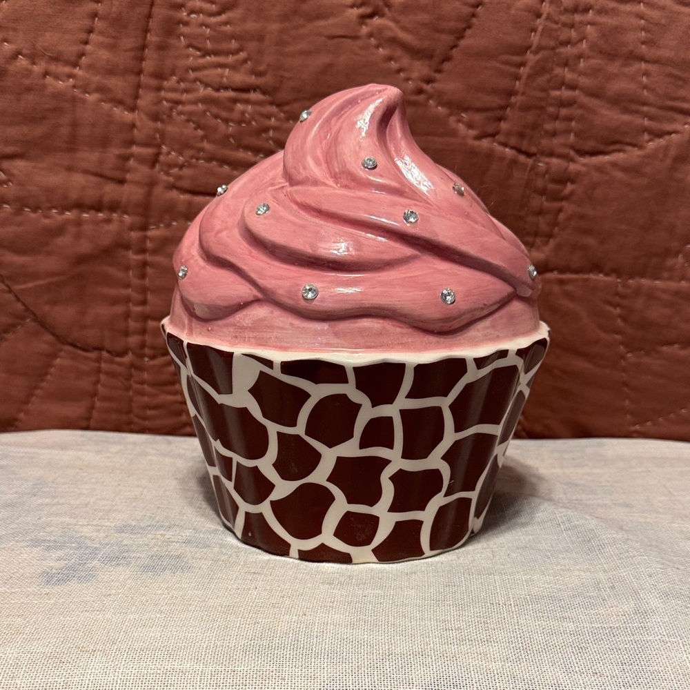 NWT‎ Sicura Kids Pink Cupcake Ceramic Piggy Bank